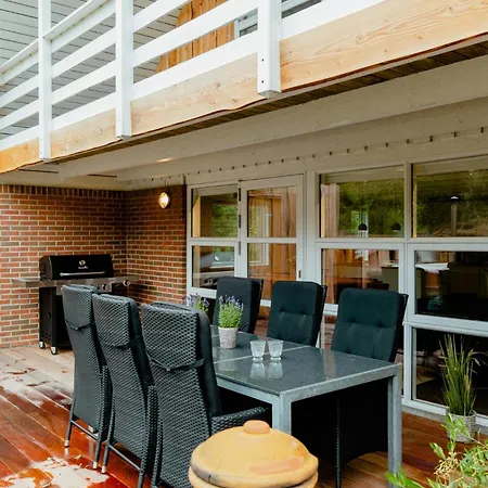 Family Summer House Close To The North Sea *